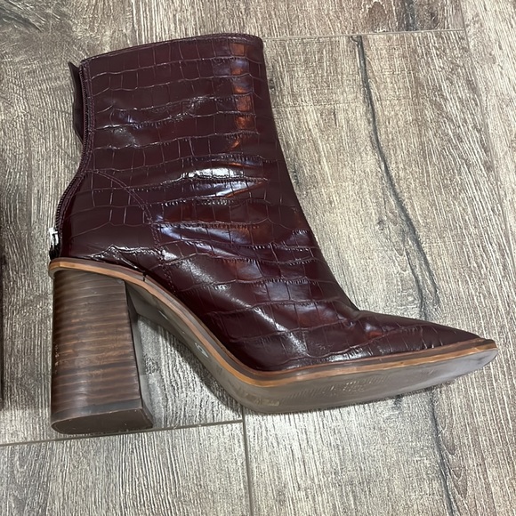 Topshop Croc Leather Booties (Made in Spain) - Picture 8 of 13